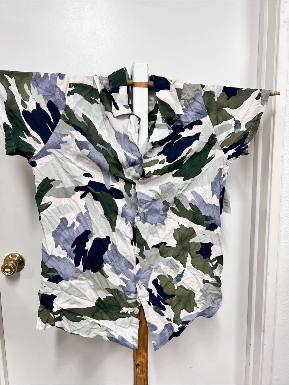 Casual Short-Sleeve Camouflage Button-Down Shirt - White/Green/Blue